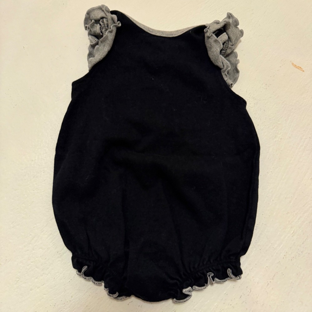 NHL Vegas Golden Knights Baby Girl Ruffle Romper Bodysuit Black Gold 0-3M - Picture 4 of 5